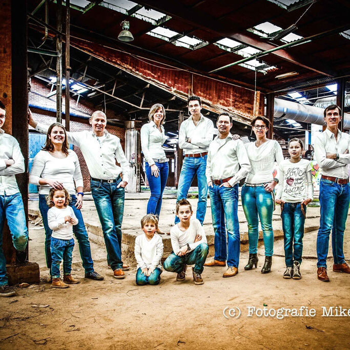 Groepsfoto Fam Bakker, steenfabriek Markelo